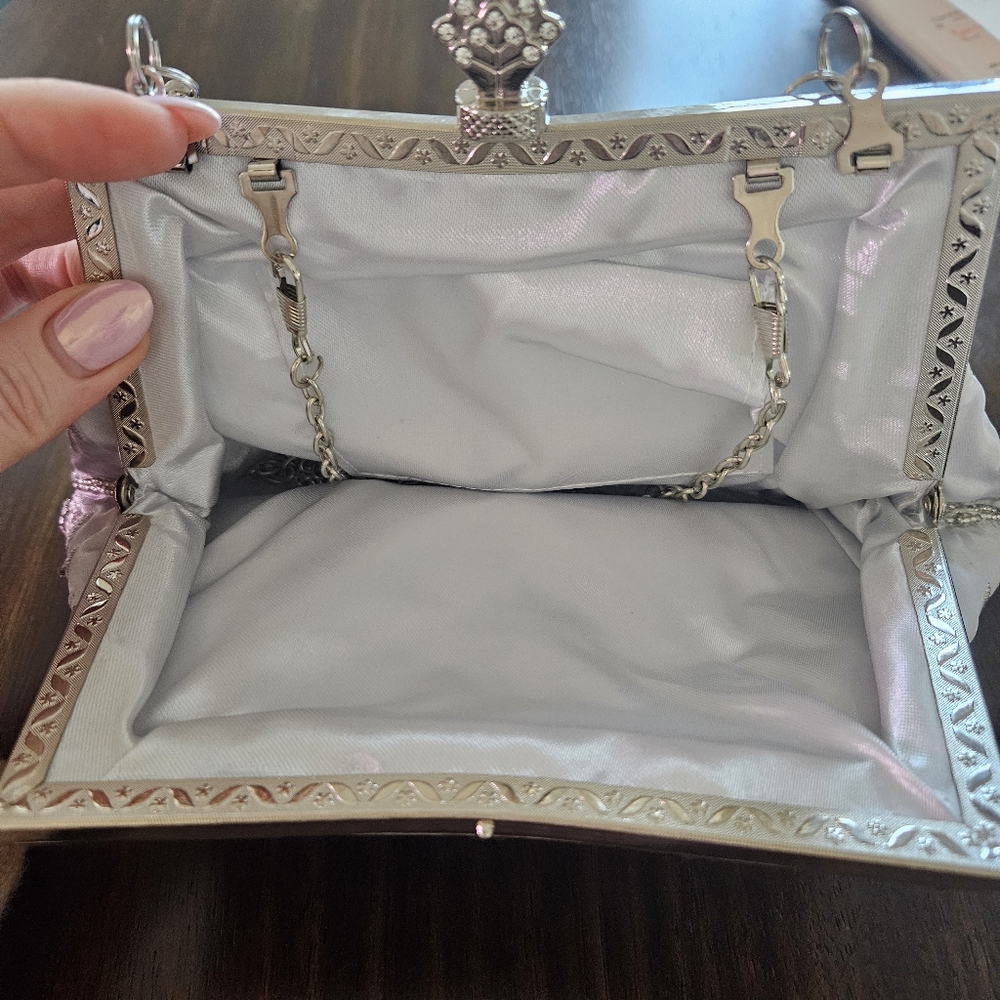 Elegant Silver Embroidered Handbag - Picture 2 of 6